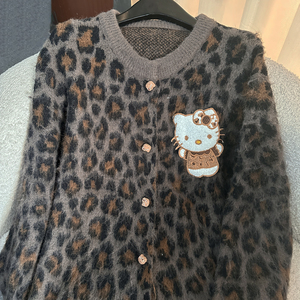 2025 automne nouveau dessin animé Kitty <span class=keywords><strong>chat</strong></span> imprimé léopard femmes ample décontracté Cardigan tricoté <span class=keywords><strong>pull</strong></span> haut dans un Style paresseux - Product Image 4