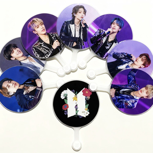 Mini-ventilateurs Kpop en plastique transparent personnalisés à faible MOQ et mini-ventilateurs mignons à double face 10*14cm en plastique pour Kpop - Product Image 1