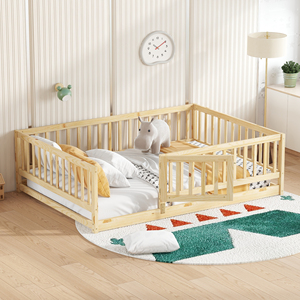 Cama Montessori de suelo tamaño matrimonial de madera con baranda y puerta para niños - Product Image 1