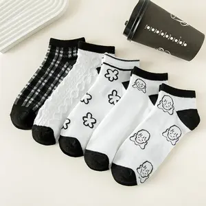 Sifot Wholesale Custom Cartoon New Style Breathable Print Smell Cute Black White Series Women Ankle Socks Set