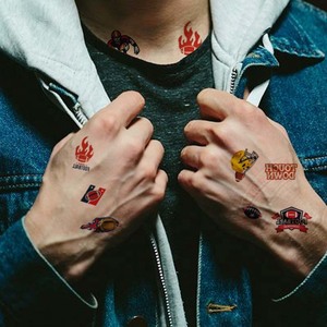 Tatuaggi temporanei a forma di cuore di San Valentino, adesivi di piccole dimensioni con motivi a cartoni animati per bambini, stencil per body painting e pittura facciale. - Product Image 2