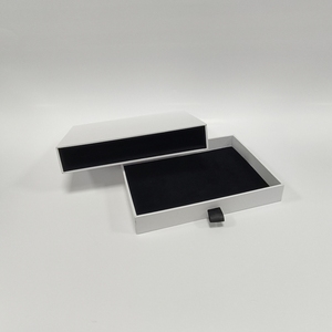 Boîte cadeau avec doublure en velours noir, fermeture à languette, logo personnalisé, emballage de luxe pour bijoux, montres, articles de première qualité - Product Image 2