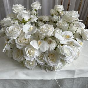 GreenLife Vente Flash Candelabres en Soie Blanche Élégants pour Décoration de Table et Centres de Table de Mariage - Product Image 5