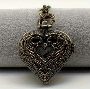 <span class=keywords><strong>Reloj</strong></span> <span class=keywords><strong>de</strong></span> Bolsillo Vintage con Colgante Hueco en Forma <span class=keywords><strong>de</strong></span> Corazón Plateado <span class=keywords><strong>para</strong></span> Mujeres, Enamoradas, Día <span class=keywords><strong>de</strong></span> <span class=keywords><strong>la</strong></span> <span class=keywords><strong>Madre</strong></span>, Día <span class=keywords><strong>de</strong></span> San Valentín N2603124 - Product Image 1