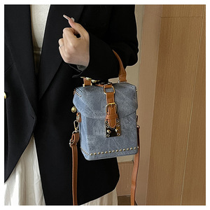 Bolso de hombro con caja de ocio de diseñador de lujo para mujer, nuevo estilo coreano de primavera, caja de moda Simple, bolso cruzado de hombro para mujer - Product Image 3