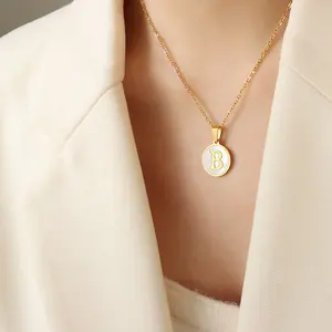 Grosir Kustom Baja Nirkarat Perhiasan Mode 18K Berlapis Emas C Huruf Kalung Bulat Kerang Liontin Kalung untuk Wanita