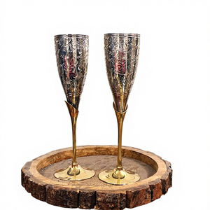 Juego de 2 Copas de Vino Clásicas de Latón Plateado (60 ml) para Fiestas - Product Image 1