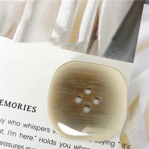 Mới Hình Nhựa Bốn Mắt Áo Khoác Áo Gió Nút Màu Đen Màu Be Nút Lớn Thời Trang Tự Nhiên Màu Trắng Ngọc Trai Nút Vỏ - Product Image 6