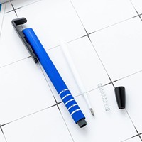 Stylo multifonctionnel trois-en-un avec support de téléphone, impression de logo possible, stylo à bille, écran tactile capacitif, stylo en métal
