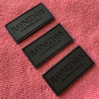 Étiquette en caoutchouc de silicone avec logo gravé, design le plus récent, logo en relief durable, étiquettes en caoutchouc PVC cousues pour chaussures
