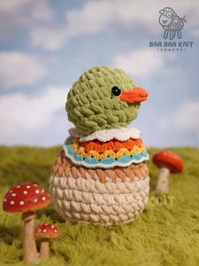 Peluche BaaBaaKnit Little Duck Doll, adorable canard jaune, crochetée à la main avec rembourrage en coton PP et tissu - Product Image 3