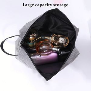 Wholesale Unisex Portable Oxford Cosmetic Bag with Custom Logo Front Pocket Closure Zipper Waterproof Reusable Travel Makeup Bag - Product Image 4