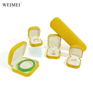 กล่องกำมะหยี่สีเหลือง WEIMEI สั่งทำโลโก้ได้ สำหรับแหวน สร้อยคอ กำไล ต่างหู บรรจุภัณฑ์ร้านขายเครื่องประดับระดับไฮเอนด์ - Product Image 1