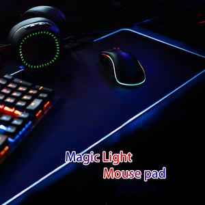 Tapis de souris gaming personnalisé avec image, bords cousus anti-frayage, tapis de bureau étendu, tapis de souris RGB noir avec effets lumineux, surface lisse - Product Image 4