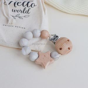 Gran oferta, recuerdo de bebé, <span class=keywords><strong>nombre</strong></span> personalizado, cuentas de silicona sin BPA, muñeco de madera de haya Natural, soporte para <span class=keywords><strong>chupete</strong></span> de bebé, Clip de <span class=keywords><strong>cadena</strong></span> - Product Image 1