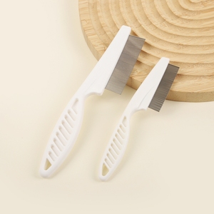 Pettine delle pulci <span class=keywords><strong>per</strong></span> animali domestici con spilli in acciaio inossidabile criptati e densamente imballati <span class=keywords><strong>per</strong></span> eliminare pulci e parassiti <span class=keywords><strong>per</strong></span> cani e <span class=keywords><strong>gatti</strong></span>. - Product Image 4