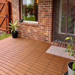 Dalles <span class=keywords><strong>de</strong></span> terrasse en WPC à emboîtement DIY 300x300mm pour revêtement <span class=keywords><strong>de</strong></span> sol extérieur - Product Image 1