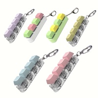 Porte-clés mécanique à 4 touches avec logo personnalisé, impression UV, clavier LED lumineux, outil de décompression en acrylique motif dessin animé