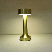 Lampe de table moderne de luxe pour hôtel, rechargeable, portable, sans fil, en métal doré, avec charge sans fil