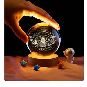 Tùy chỉnh Sao Sáng hành tinh mặt trăng mô hình khác nhau pha lê bóng chiếu bầu không khí gỗ cơ sở đèn đêm - Product Image 6