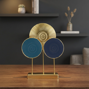 Adorno de Ventilador Metálico Dorado con Detalles Circulares Azules, Decoración de Mesa Moderna para Interiores - Product Image 4