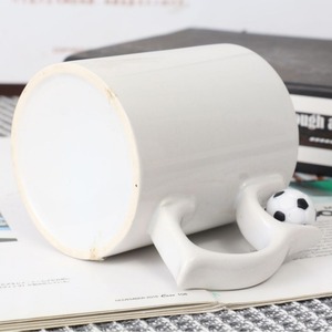 Tasse à café en céramique <span class=keywords><strong>de</strong></span> football créative <span class=keywords><strong>de</strong></span> haute qualité, neuve, avec breloque, cadeau promotionnel pour événement d'entreprise - Product Image 4
