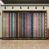 Présentoir en tissu sur rail en métal multifonctionnel, ensemble de quatre pièces pour l'affichage de textiles de maison avec coussins, édredons et draps