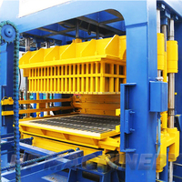 Machine de moulage de briques de pavage de verrouillage de QT15-15 Ouganda Fabrication de blocs de béton Pompe à moteur essentielle Boîte de vitesses PLC pour le ciment