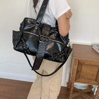 Sac fourre-tout à bandoulière pour femme, grande capacité, avec deux fermetures éclair, style sombre, robuste, à rivets, de luxe, mode urbaine, couleur unie, en PU