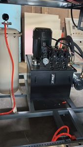 Machine automatique de moulage par extrusion soufflage Chine <span class=keywords><strong>Plastique</strong></span> HDPE 1L 2L 5L Jerrycan Barrel bouteille utilisée pour le roulement du moteur - Product Image 6