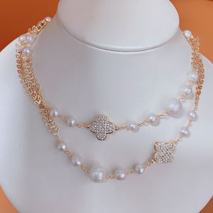 قلادة طويلة راقية للفتيات مطلية بالذهب عيار 14 قيراط بتصميم البرسيم مع لؤلؤ طبيعي باروكي - Product Image 4