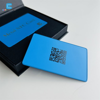 Carte de visite NFC en métal personnalisée NTAG213 13,56 MHz, carte numérique intelligente sans contact avec logo gravé au laser