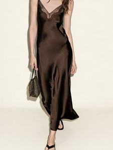 Vestido de Noche Largo de Encaje Negro con Tirantes Finos y Escote en V Profundo de Satén Sólido Personalizado al por Mayor para Mujer - Product Image 2