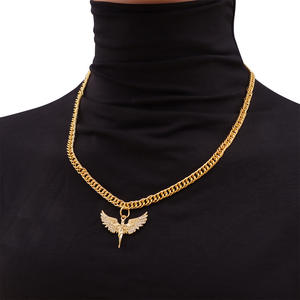 Collier pendentif aile d'ange rétro haut de gamme en or, style hip-hop, bijoux unisexe, chaîne en alliage de zinc, cadeau pour hommes et femmes - Product Image 2