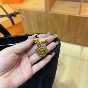 Nuevo Bolso Cuadrado Portátil Mediano 2025 para Viajes Diarios con Cierre de Cremallera, Estilo Francés de Lujo Ligero, Tendencias Urbanas, Patrón Geométrico, Lona Bordada - Product Image 4