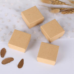 Boîte d'emballage pour bijoux en papier kraft avec couvercle et base, pour bagues, pendentifs et colliers, fabriquée à la main dans un magasin de centre commercial - Product Image 3