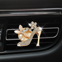 Diffuseur d'aromathérapie moderne et populaire pour voiture, en alliage, en forme de mini talons hauts, sacs et couronnes, à clipser sur la sortie d'air, pour l'intérieur de la voiture