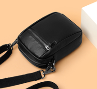 Nouveauté 2026 : Mini sac bandoulière pour homme, sac à bandoulière léger et décontracté, petit sac à dos avec sangle réglable pour un usage quotidien