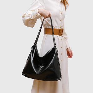 Bolso hobo de lujo para mujer, de piel sintética charolada, con correa de cadena, cierre de cremallera, moderno y elegante, bolso de hombro negro, estilo vintage. - Product Image 4