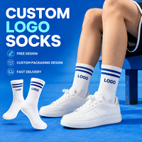 Chaussettes de sport respirantes à logo et motifs personnalisables, tailles et couleurs sur mesure pour la course à pied, le jogging, la marche, le tennis et les sports quotidiens