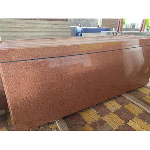 Granite rouge Jhansi de haute qualité, très vendu, comptoir et sol polis modernes, dalle naturelle élégante et grande, en vente - Product Image 1