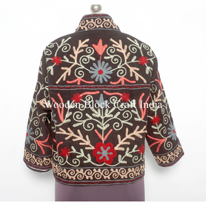 Chaqueta de Invierno Bordada a Mano Más Vendida, Chaqueta Acolchada Regular para Mujer, Ecológica, Resistente al Viento, 100% Algodón, Talla Única - Product Image 1