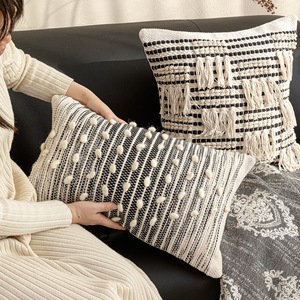 Cojín Decorativo Tejido Geométrico en Negro, Blanco y Gris, Cojín de Sofá con <span class=keywords><strong>Textura</strong></span> Tejida a Mano Estilo Ins, Cojín Decorativo para Sala de Estar - Product Image 3
