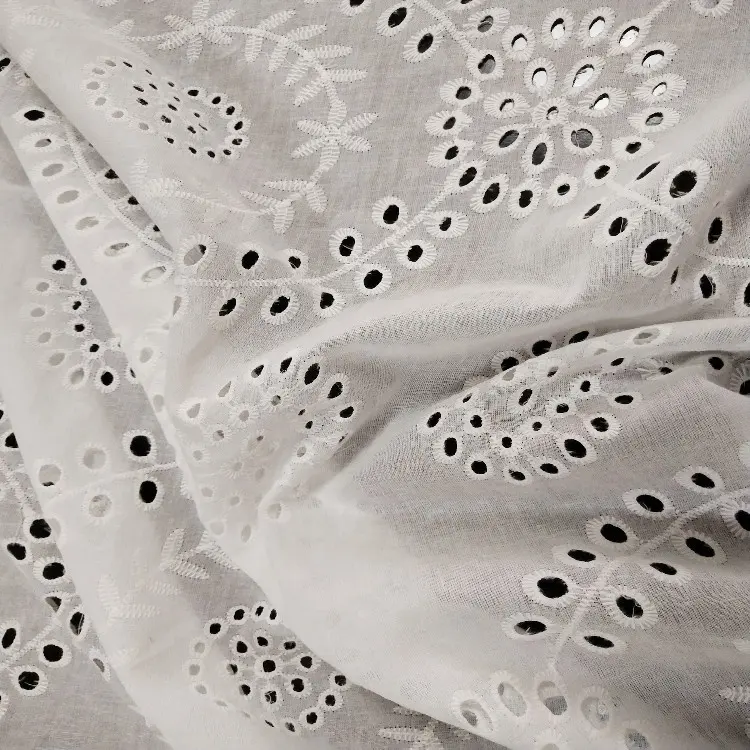 Nuevos productos, al por mayor exquisito hojas patrón bordado blanco 100% Tejido de gasa de algodón de