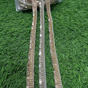 Tissu en dentelle élégante avec perles et cristaux, motif floral écologique, fait main pour textiles de maison, embellissement de vêtements, dentelle miel - Product Image 1