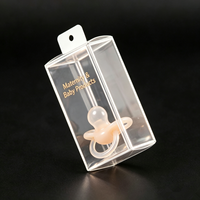 Boîte en plastique PET rectangulaire personnalisée, écologique, avec estampage doré et trou de suspension, pour l'emballage des sucettes pour bébés