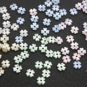 Pétales de trèfle à quatre feuilles miniatures 6 mm en résine plastique, accessoires de bijoux DIY pour boucles d'oreilles, bracelets, fournitures d'artisanat - Product Image 1