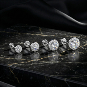 Pendiente de Plata de Ley 925 con Moissanita, Diseño Geométrico de Corazón y Copo de Nieve, Hipoalergénico, Parte Trasera Plana, para Piercing de Cartílago - Product Image 1