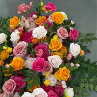 Rangée de centre de table à fleurs personnalisable Arrangement rose vif de fleurs jaune orange Bande de mousse de mariage pour mariage