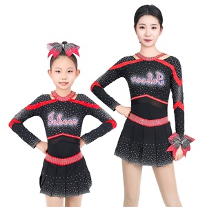 <span class=keywords><strong>Costumes</strong></span> de danse de <span class=keywords><strong>groupe</strong></span> personnalisés ODM Uniforme de pom-pom girl de logo personnalisé à haute élasticité en tissu brillant - Product Image 1